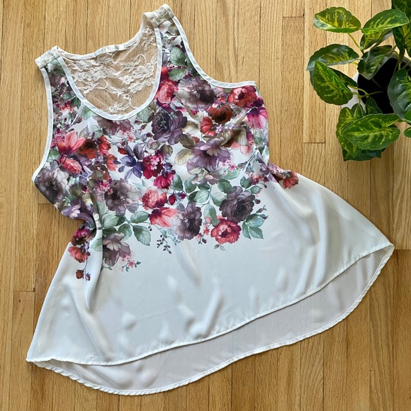 Must Have Floral Lace-Back High-Low Blouse | Sleeveless Floral Graphic – Size M - Picture 2 of 8